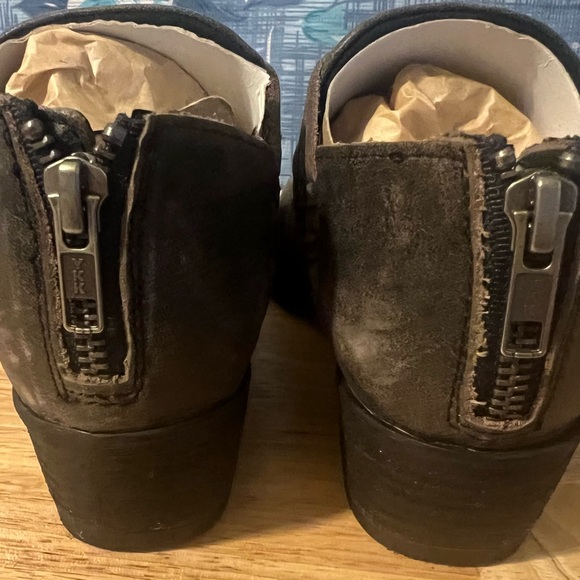 Very Volatile Charcoal Woven size 6 Distressed Carmine Leather Weave MSRP $110 - Picture 4 of 5